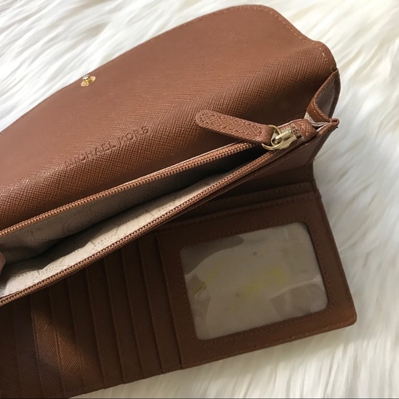 Michael Kors Wallet - Picture 4 of 5